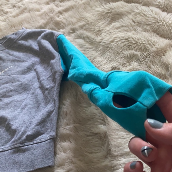 Child’s Small Nike Semi-Cropped Crewneck - Picture 4 of 5